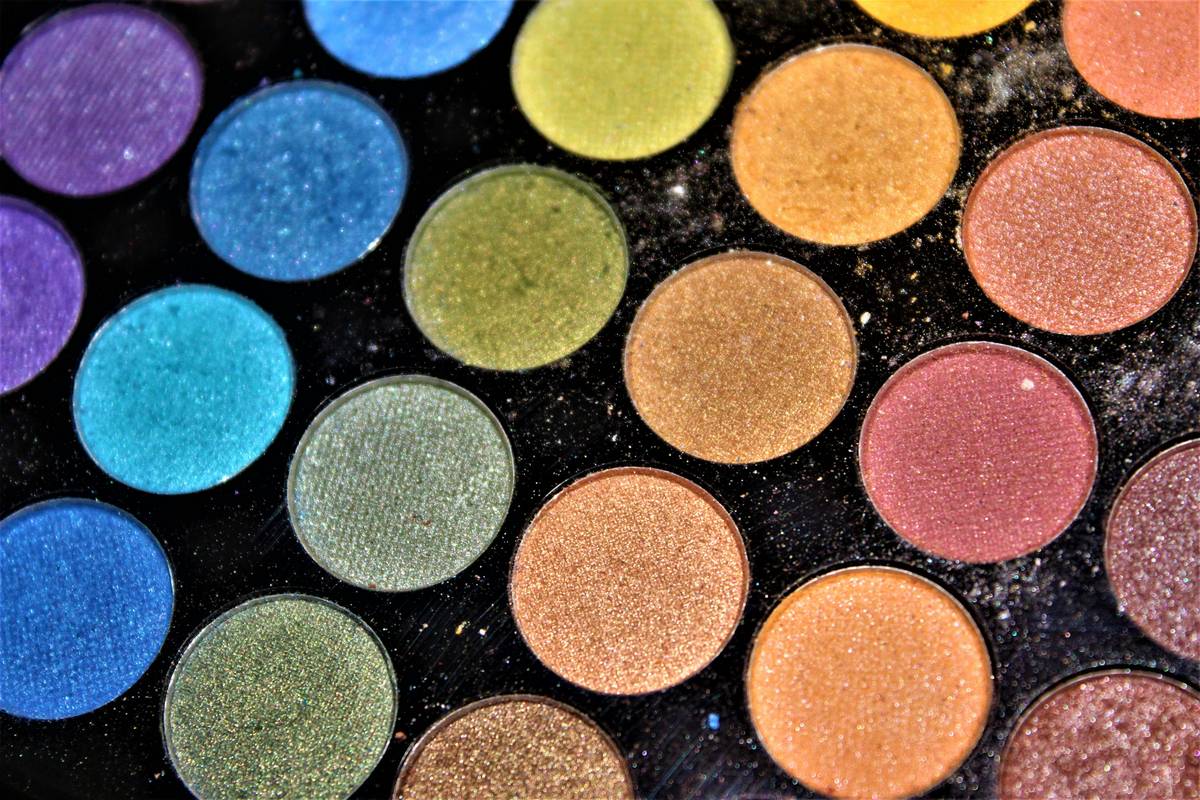 all-in-one cosmetic palette featuring eyeshadows, blush, bronzer, and highlighter arranged in a compact mirror case