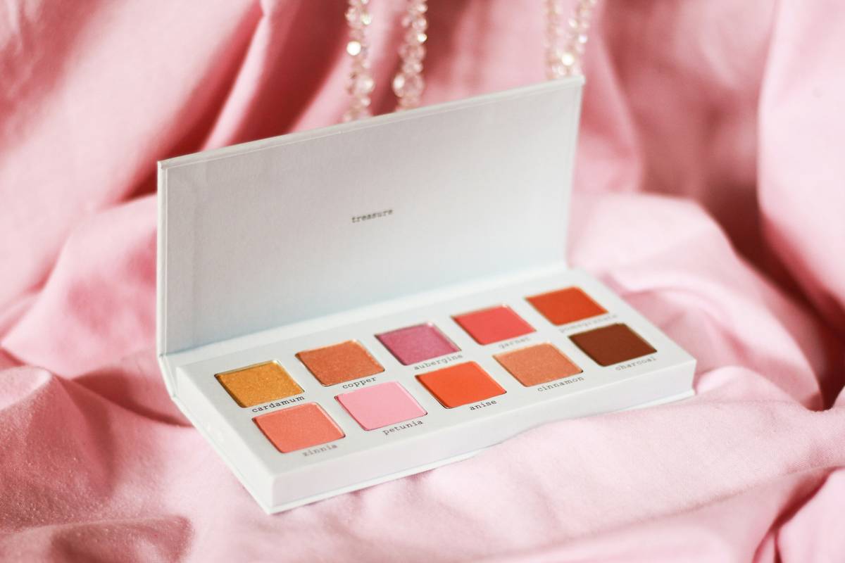 natural contour palette with soft matte shades arranged beside cheekbone diagram showing correct application zones