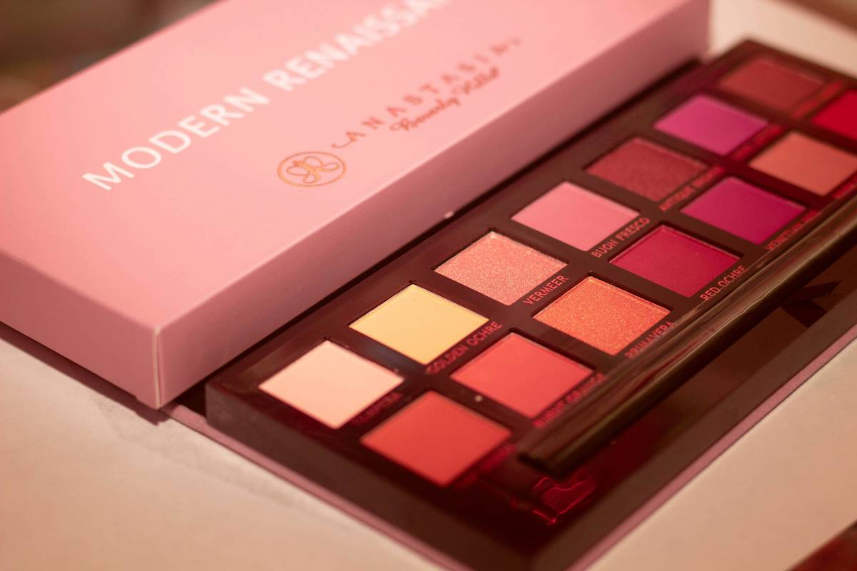 Skin-Tightening Palette: 7 Proven Reasons to Avoid This Misleading Makeup Trend